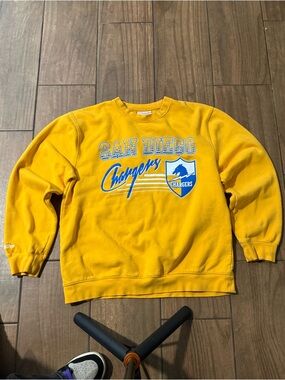 Mitchell & Ness San Diego Chargers Crewneck Sweatshirt – Size XL